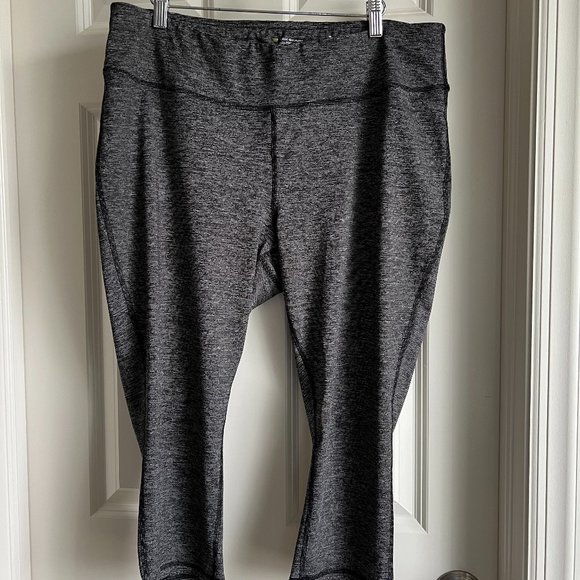 tek gear Pants & Jumpsuits Tek Gear Drytek Workout Capris Black And